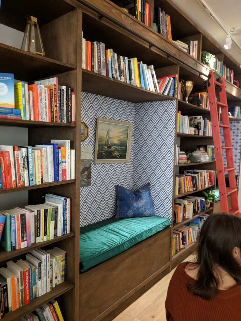 Image of reading nook and bookshelf in the lululemon store